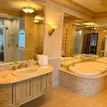 Royal & Hotell 5*