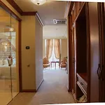 Royal & Hotell