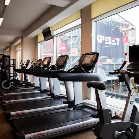 Royal & Готель