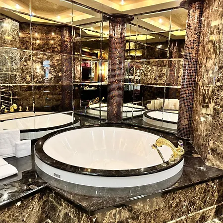 Royal & 5*