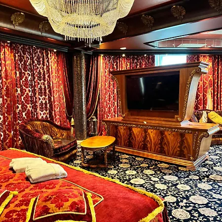 Готель Royal & 5*