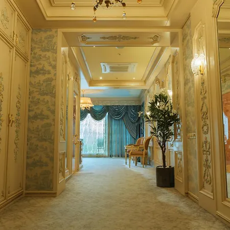 Royal & Готель