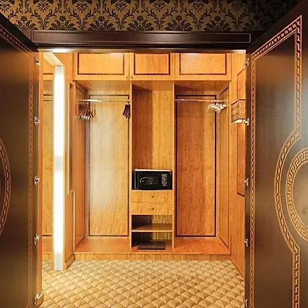 Hotel Royal &