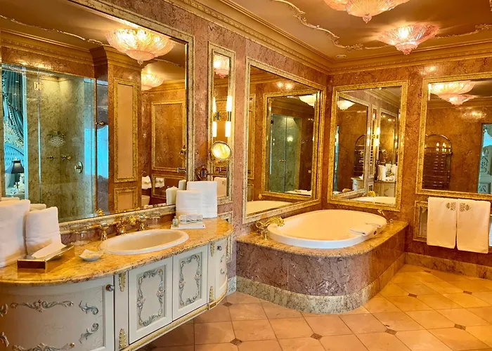 Royal & Viesnīca 5*