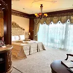 Royal & 5*