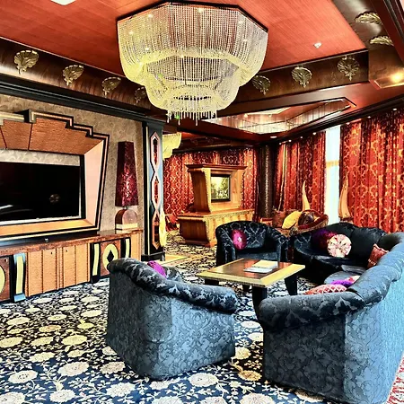Royal & Отель
