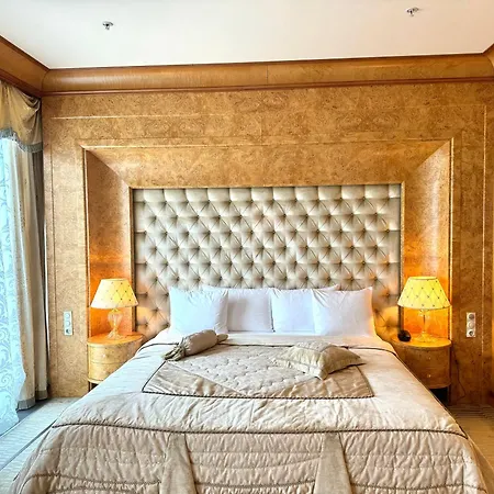 Hotel Royal &