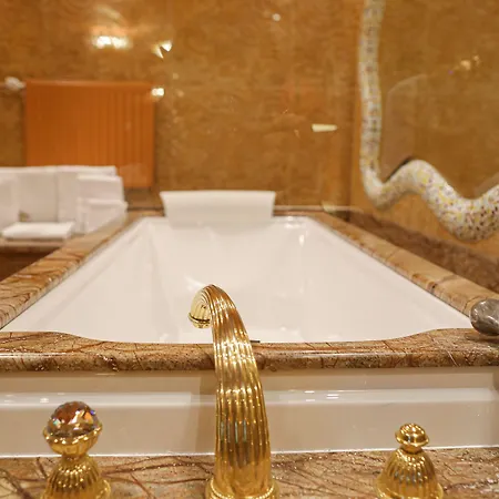 Royal & 5*